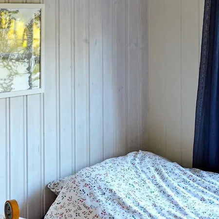 Two-bedroom In Laupstad 5 Holiday home Vestpollen