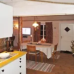 5 Person In Laupstad * Vestpollen